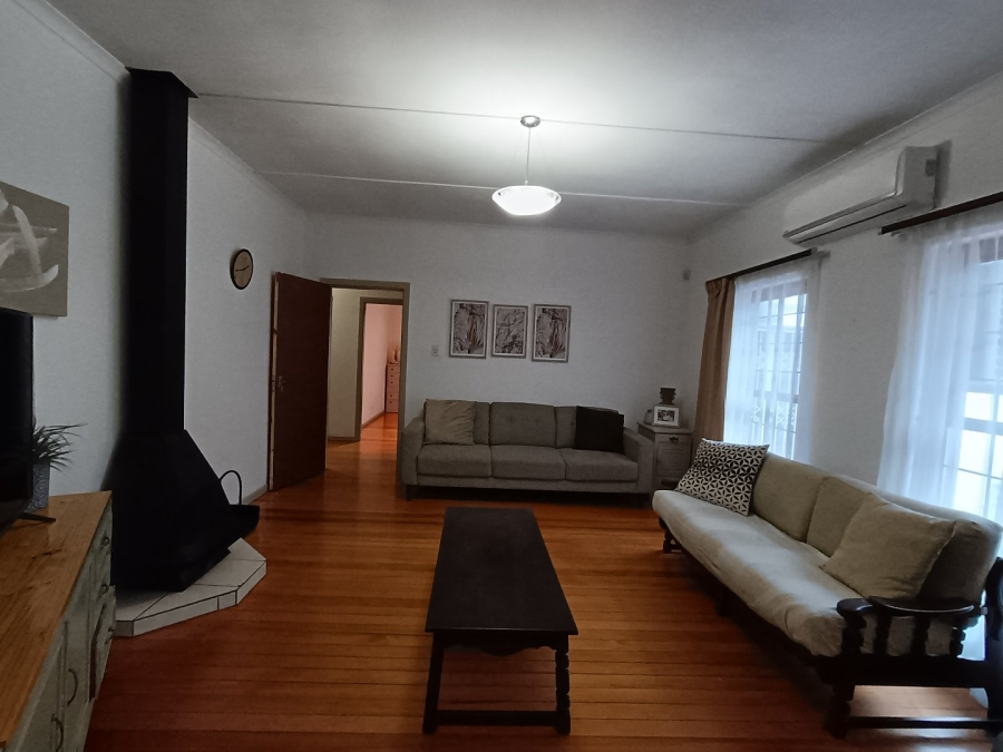 To Let 4 Bedroom Property for Rent in Avondale Western Cape
